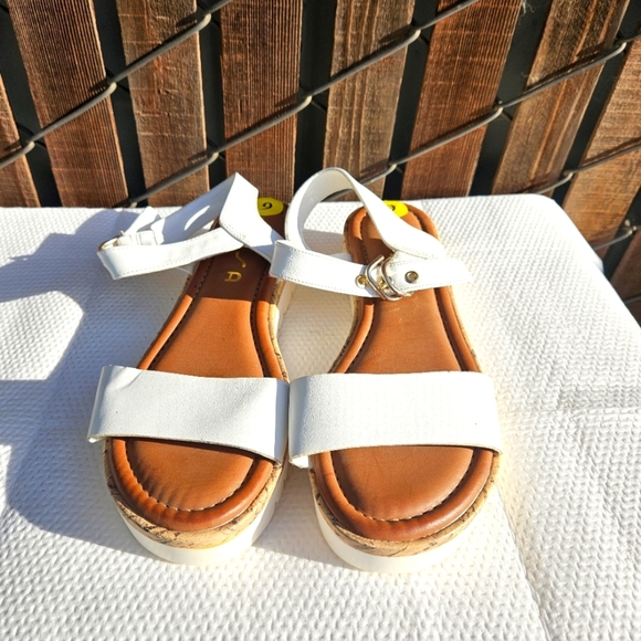 New Unisa Sandals Women's Size 9 - Picture 4 of 16